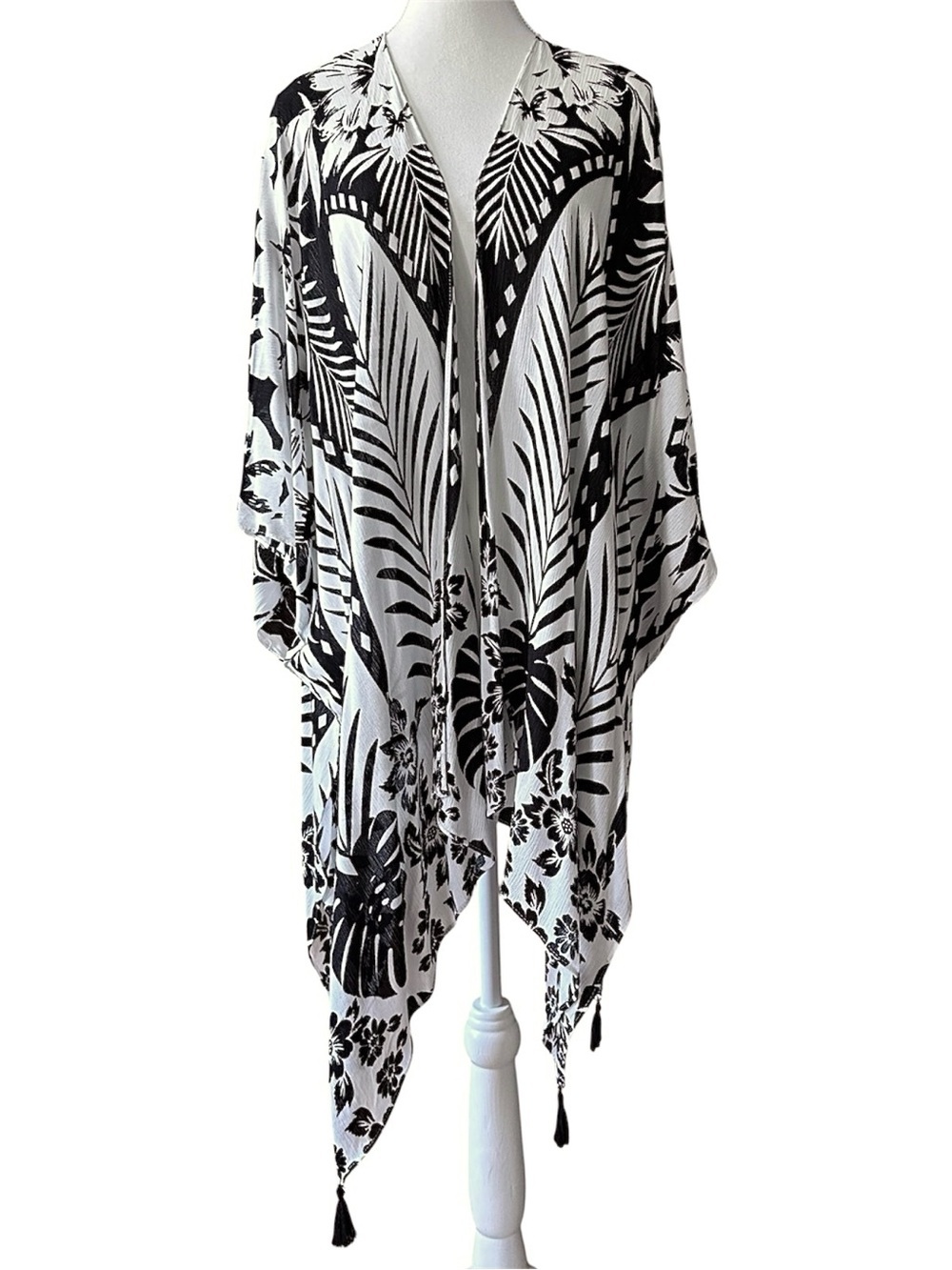 NWT Vince Camuto Kimono Boho Tropical Palm Floral Black White Swim Cover Tassels